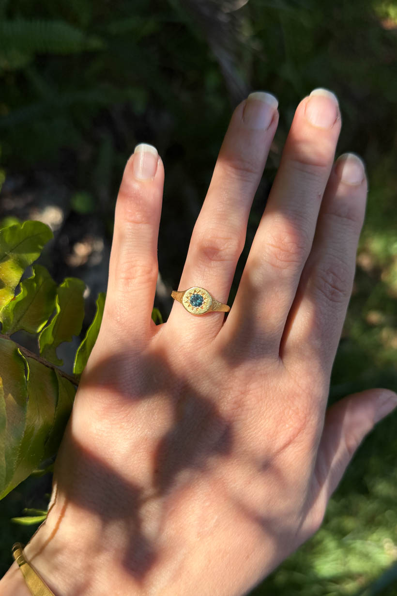 FLORAL RELIC RING - 18CT YELLOW GOLD, TEAL AUSTRALIAN SAPPHIRE
