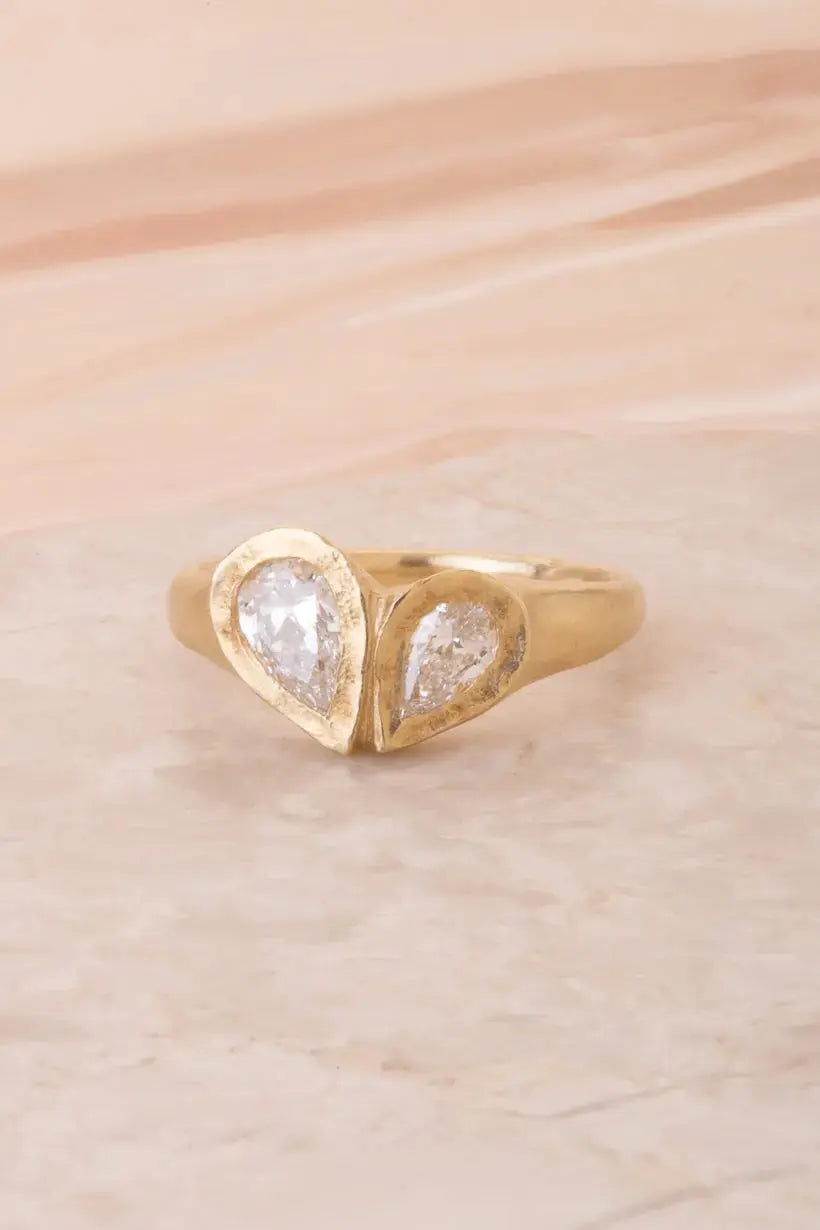PETAL HEART SIGNET RING - YELLOW GOLD, DIAMOND Ada Hodgson