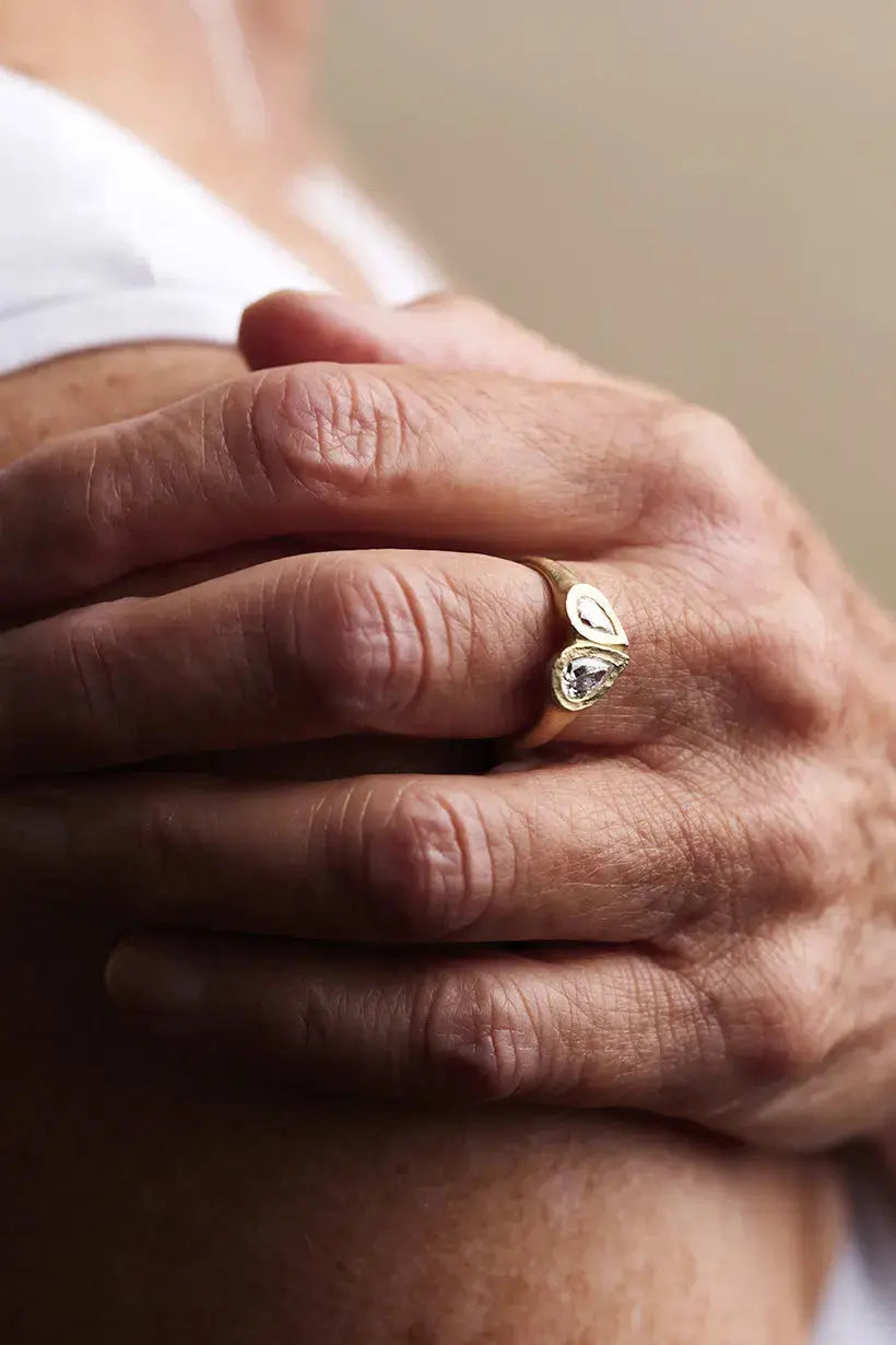 PETAL HEART SIGNET RING - YELLOW GOLD, DIAMOND Ada Hodgson