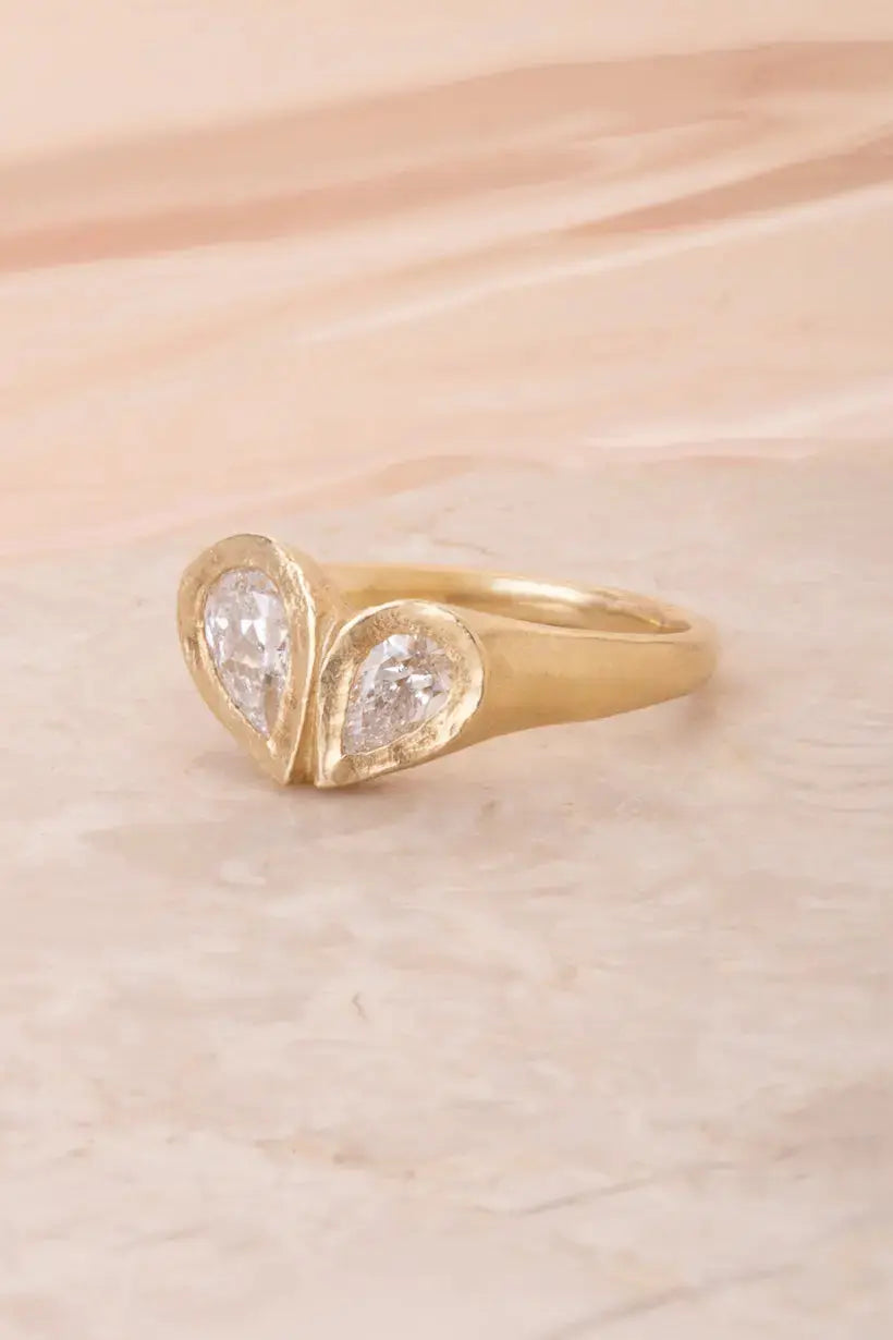 PETAL HEART SIGNET RING - YELLOW GOLD, DIAMOND Ada Hodgson