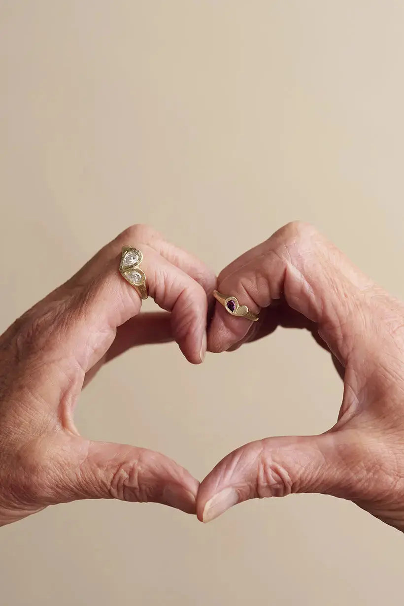 PETAL HEART SIGNET RING - YELLOW GOLD, DIAMOND Ada Hodgson