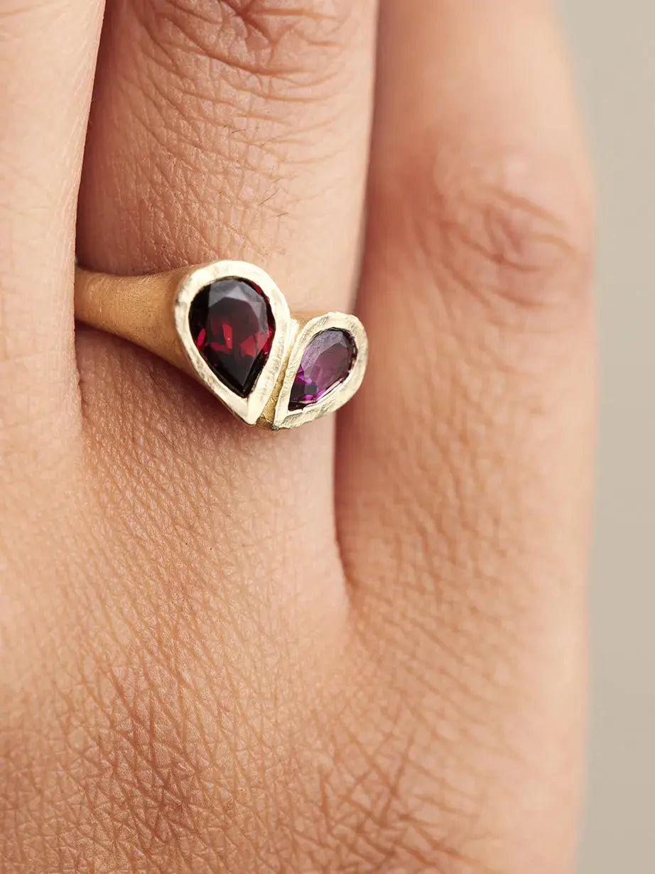 PETAL HEART SIGNET RING - YELLOW GOLD, GARNET Ada Hodgson