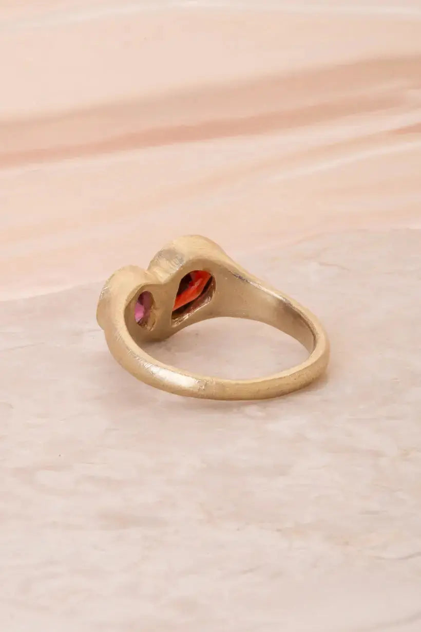 PETAL HEART SIGNET RING - YELLOW GOLD, GARNET Ada Hodgson