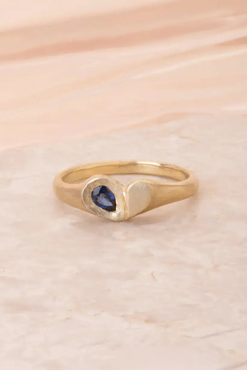 PRECIOUS HEART SIGNET RING - YELLOW GOLD, AUSTRALIAN SAPPHIRE Ada Hodgson
