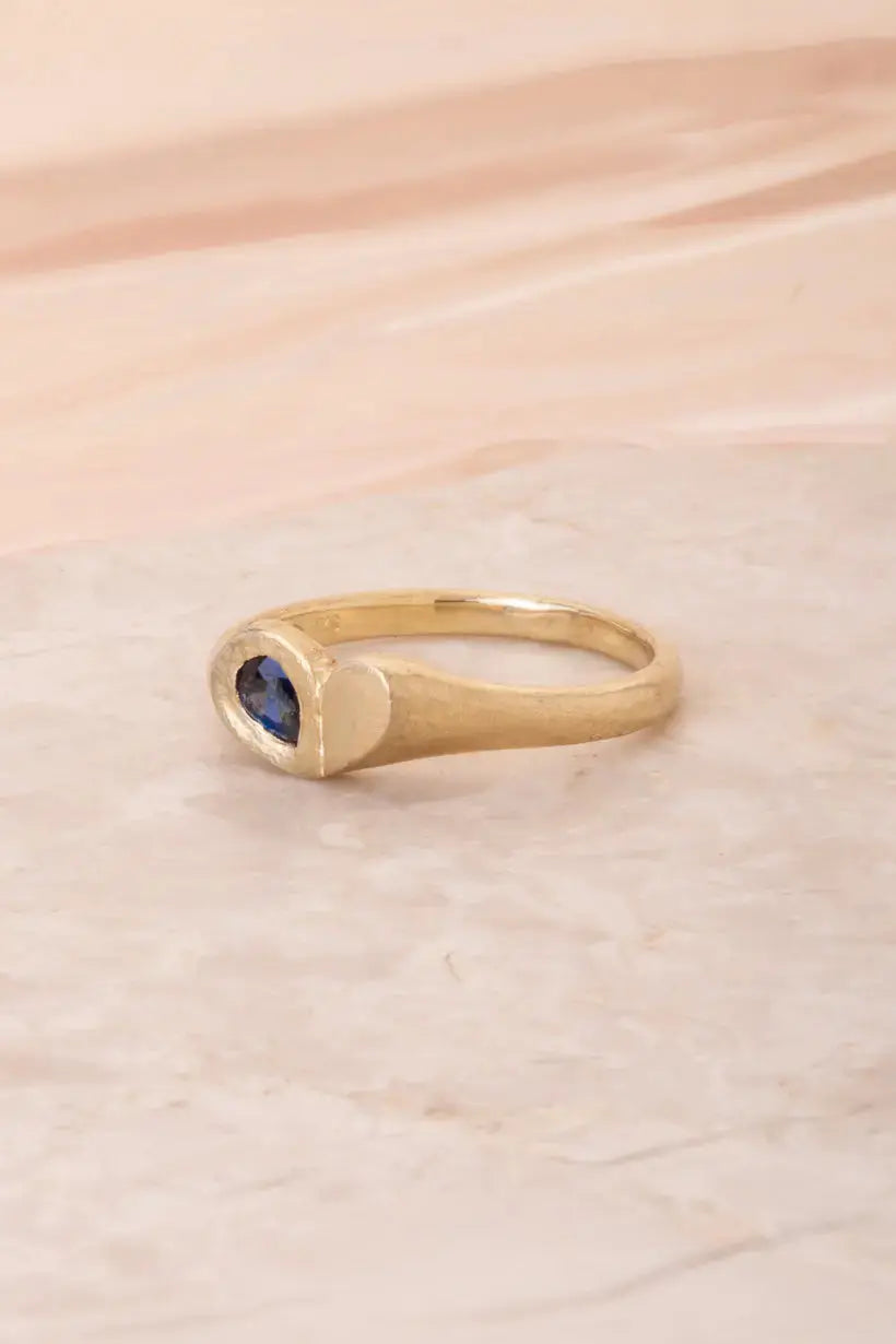 PRECIOUS HEART SIGNET RING - YELLOW GOLD, AUSTRALIAN SAPPHIRE Ada Hodgson