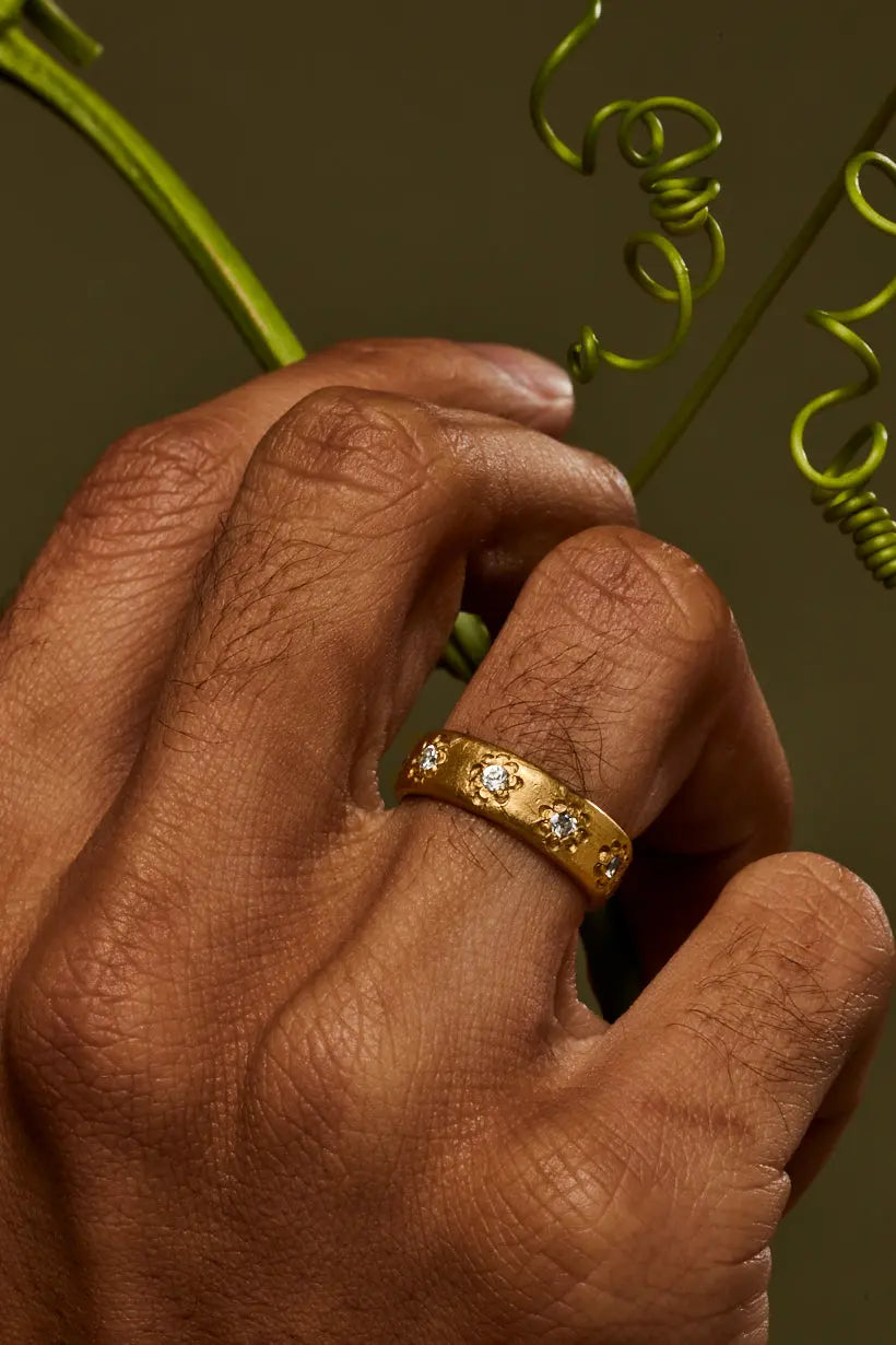 DAISY CHAIN RING- YELLOW GOLD, CHAMPAGNE DIAMOND Ada Hodgson