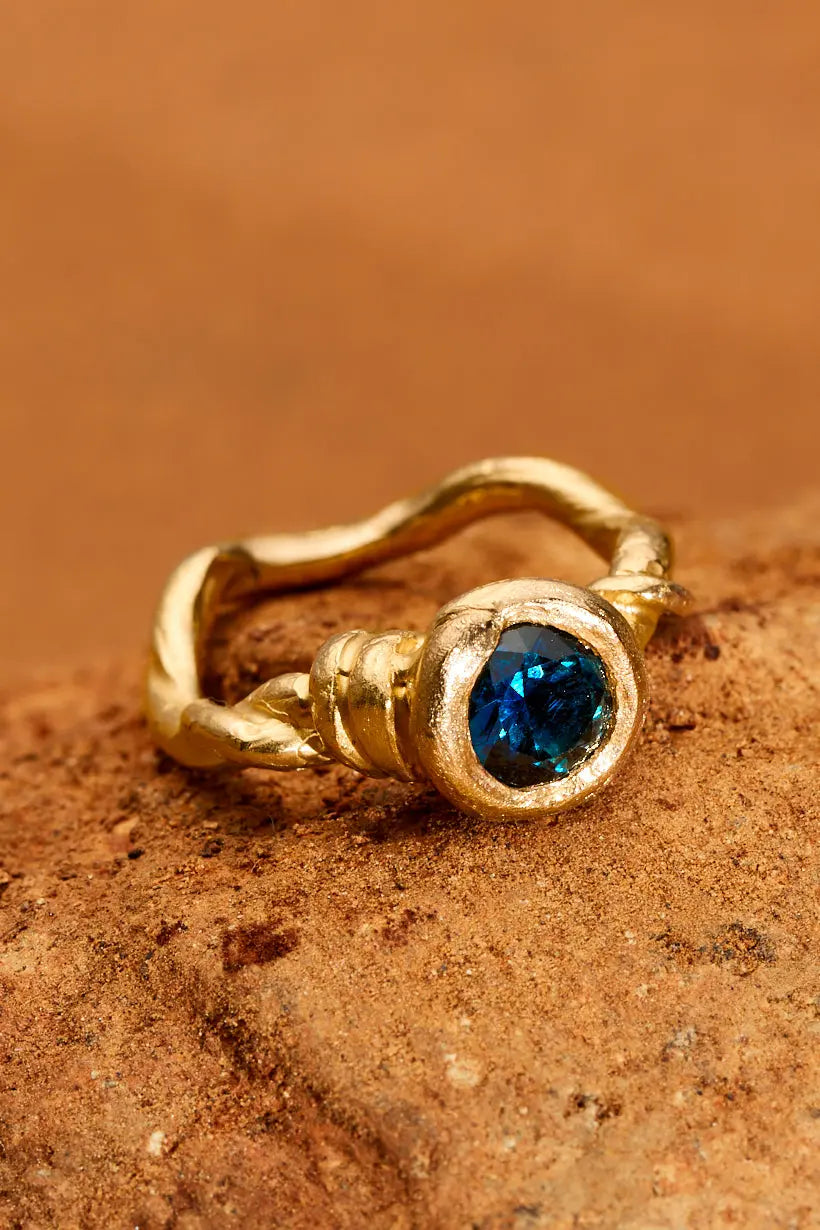 Liana Ring in 18ct gold featuring deep blue Australian sapphire