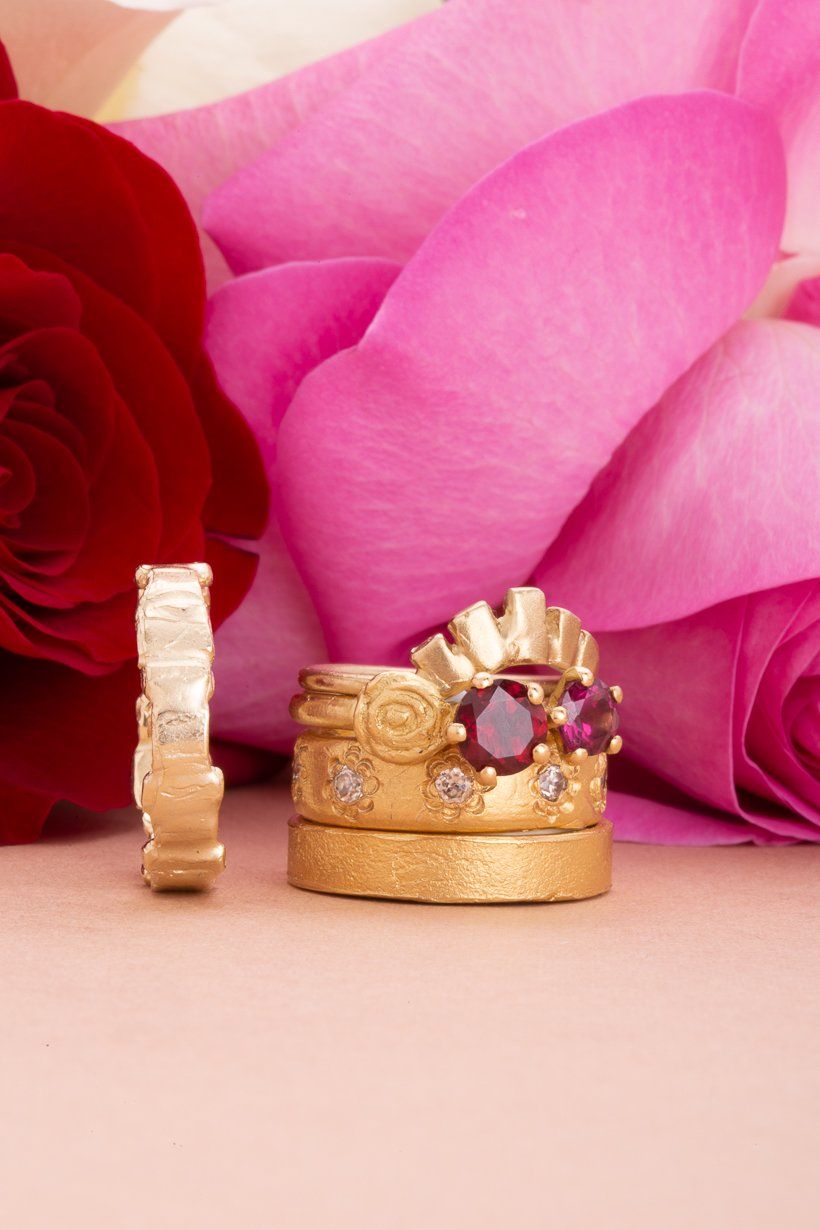 ROSE RING - YELLOW GOLD, GARNET Ada Hodgson