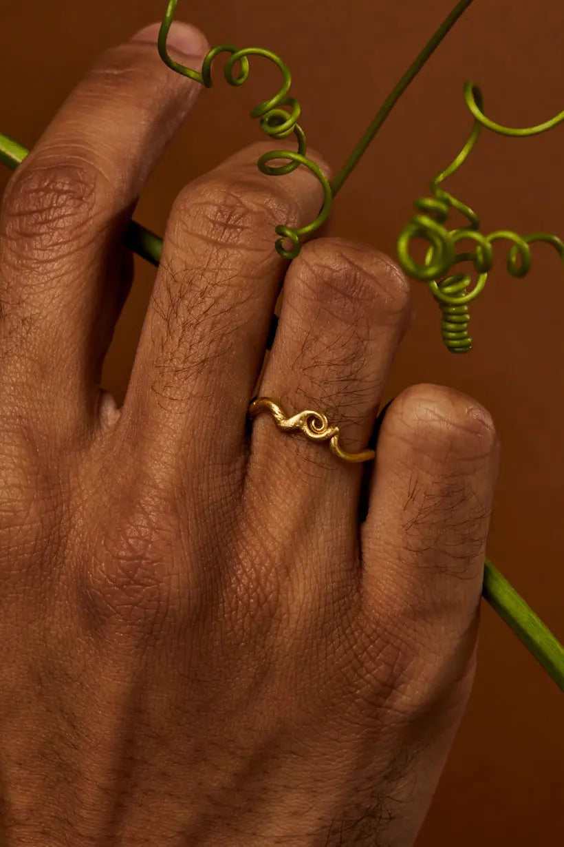 Photo of tendril ring on models hand, showing how the Tendril Ring curves around the finger
