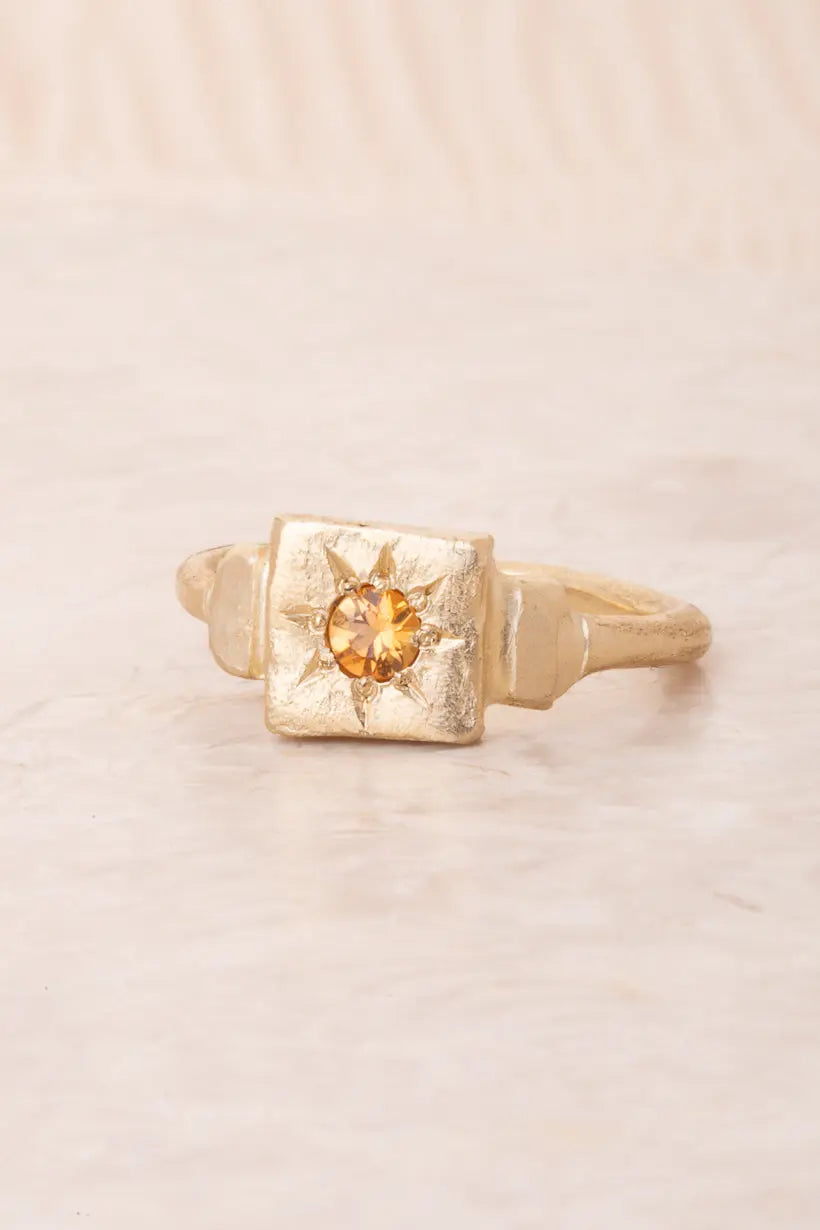DAWN SIGNET RING - ORANGE SAPPHIRE Ada Hodgson