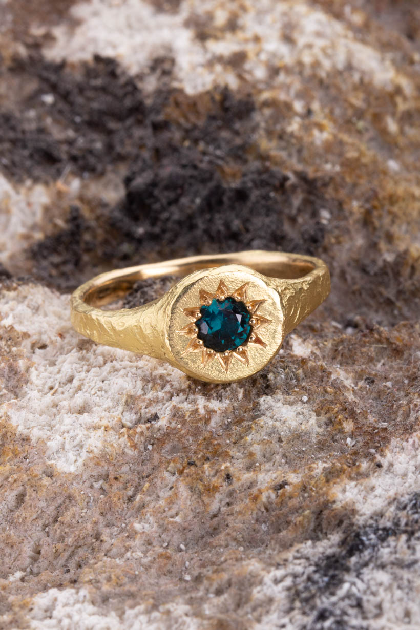 FLORAL RELIC  RING - 18CT YELLOW GOLD, TEAL AUSTRALIAN SAPPHIRE