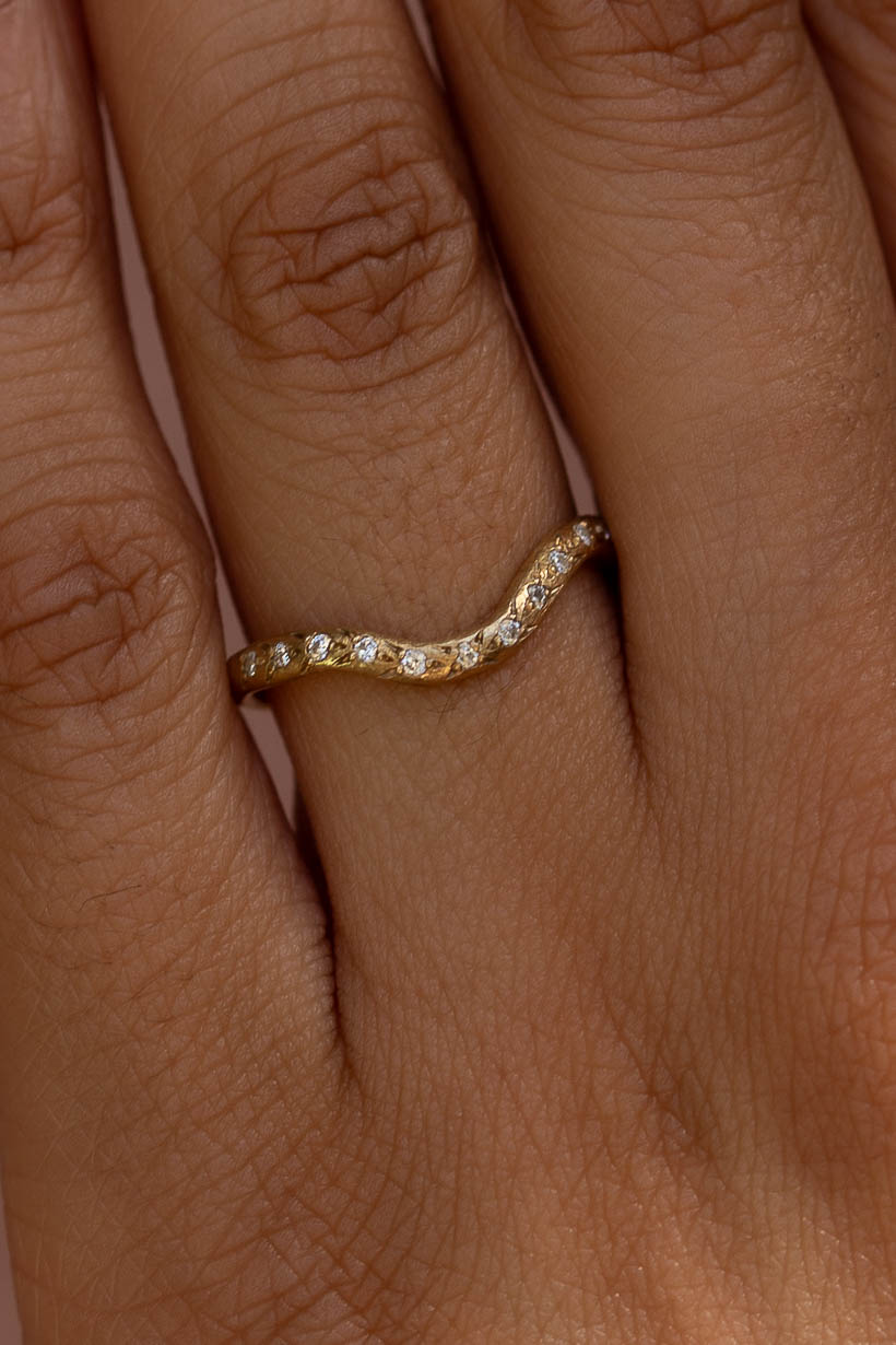 CURVED ROSETTE RING - NATURAL WHITE DIAMOND
