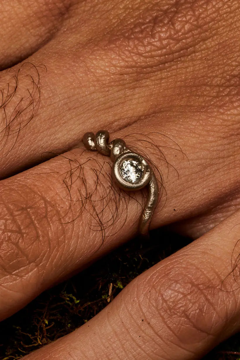 TRAILING RING - 18KT WHITE GOLD, DIAMOND Ada Hodgson